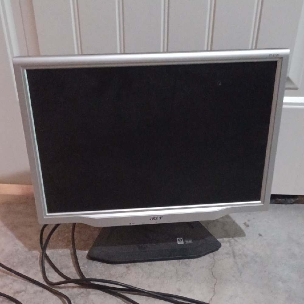 Acer Silver and Black 19 Inch External Monitor